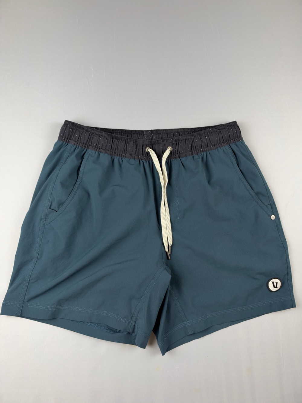 Vuori Kore lined short 5” inseam size small